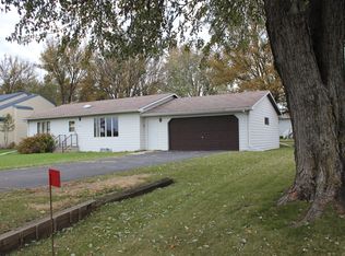 1420 NE 3rd St, Madison, SD 57042