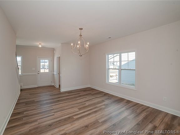 3rd image of 172 London Dr