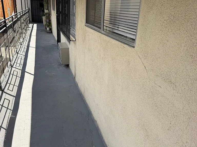 1315 N Fuller Ave — Photo 7