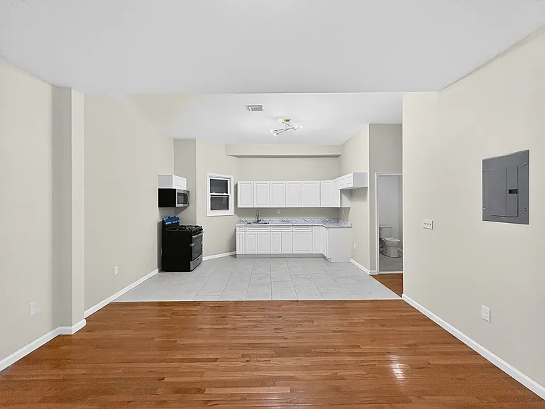 826 S 15th St — Photo 23