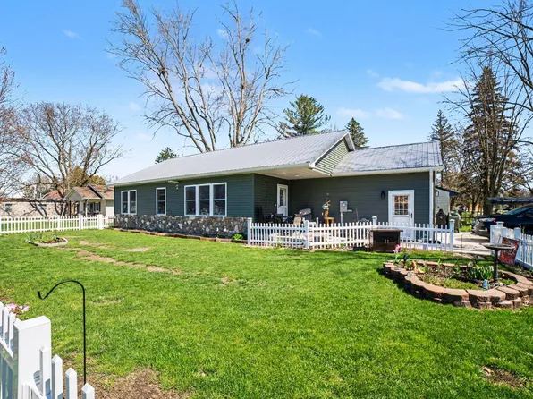 405 Jefferson St, Coleman, MI 48618