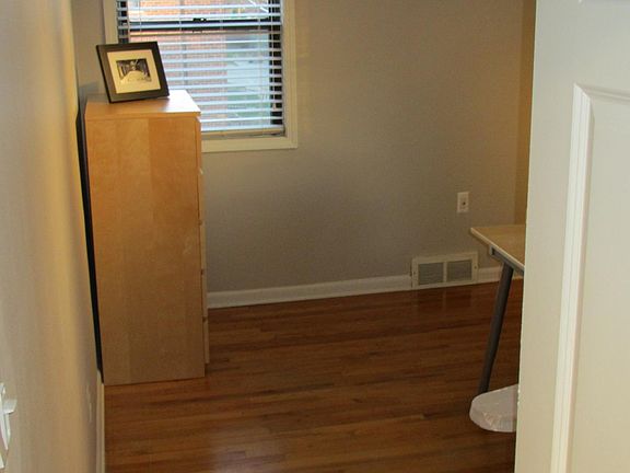 4th image of 25901 Woodward Ave APT 202
