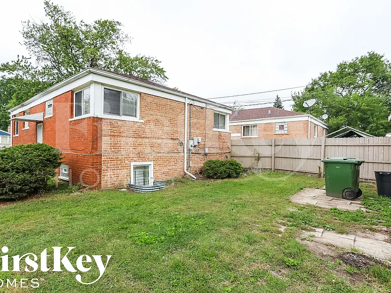 14347 Woodlawn Ave — Photo 15