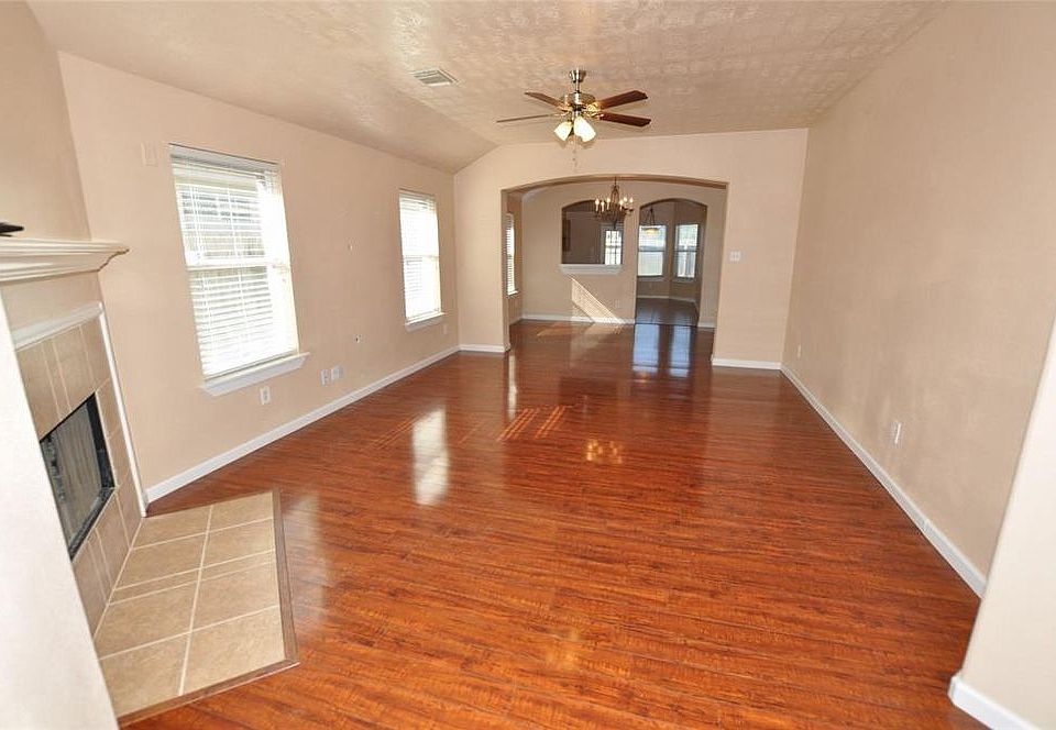 2nd image of 22643 Sunset Glen Ln