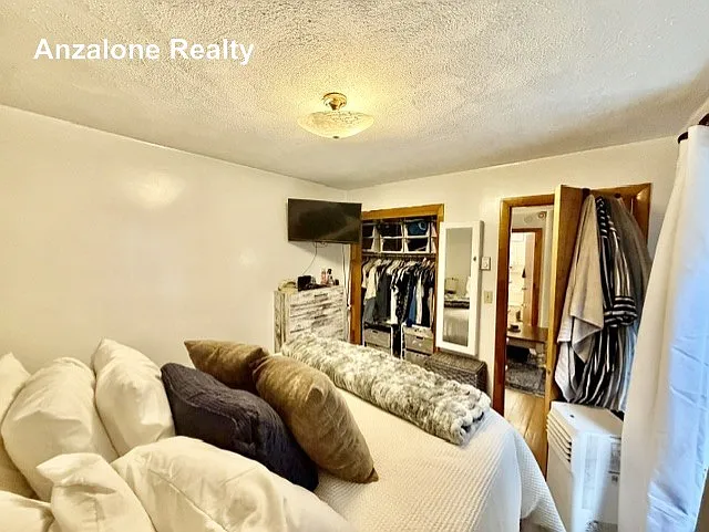 22 Thacher St #3 — Photo 4