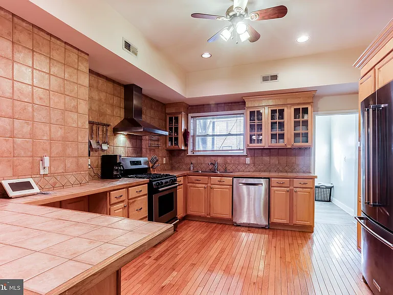 814 S Clinton St — Photo 11