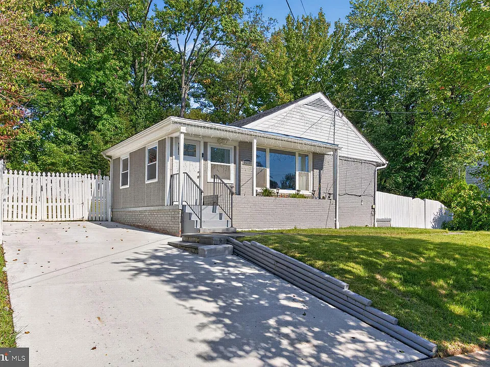 9321 Lynmont Dr