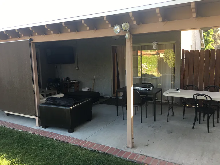 N Glenoaks Blvd — Photo 10