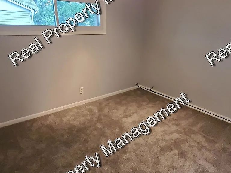 7813 White Oak Ln — Photo 12