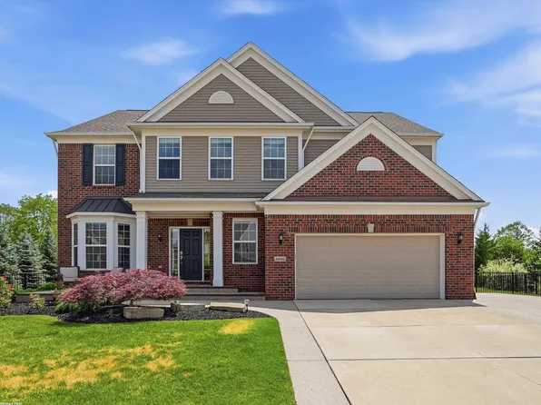 49090 Camarosa Ln, Macomb, MI 48044