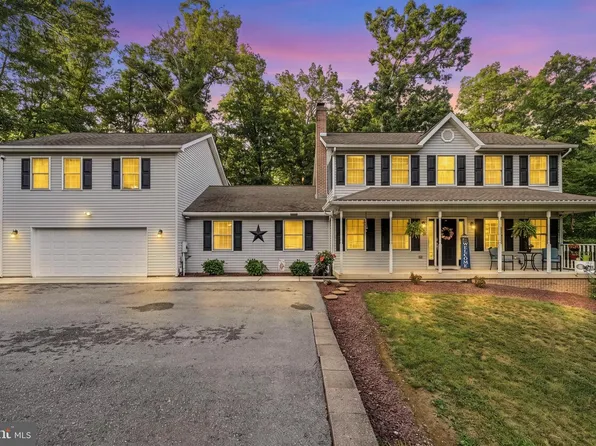 9 Jeanna Ln, Falling Waters, WV 25419