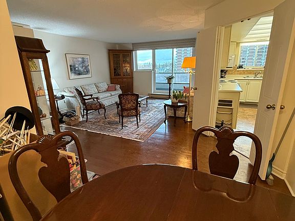 3rd image of 1705 Playfair Dr