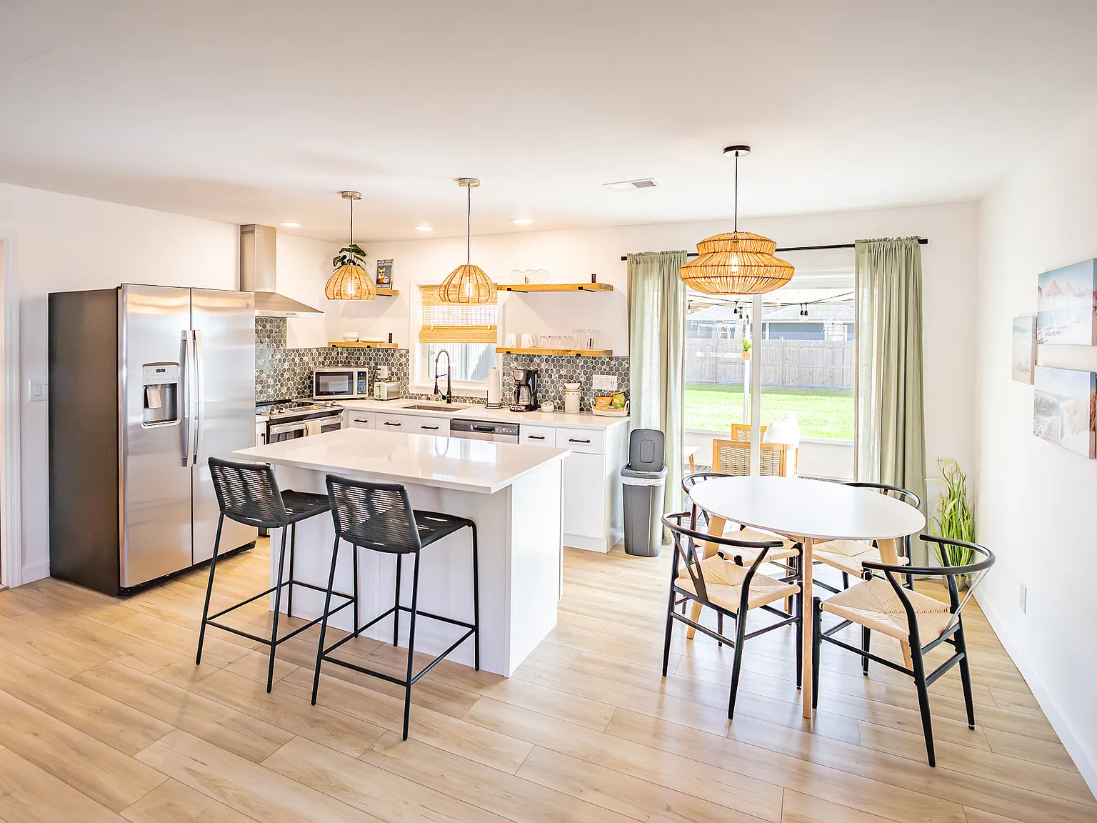 2 bed, 884 sqft, $2,800 — Photo 1