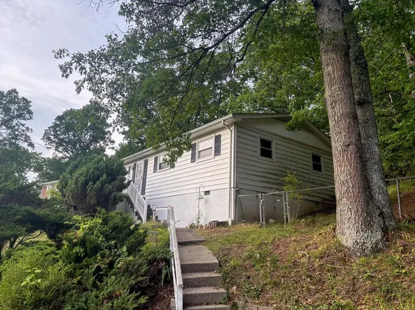 808 New River Dr, Beckley, WV 25801