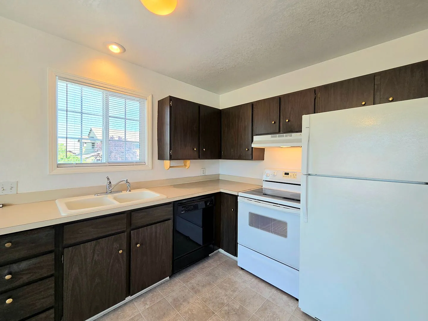 939 N. Baker Ave. 4-Plex (5-8) — Photo 4