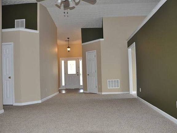 living rm vaulted ceiling