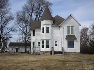 818 S 3rd St, Montezuma, IA 50171