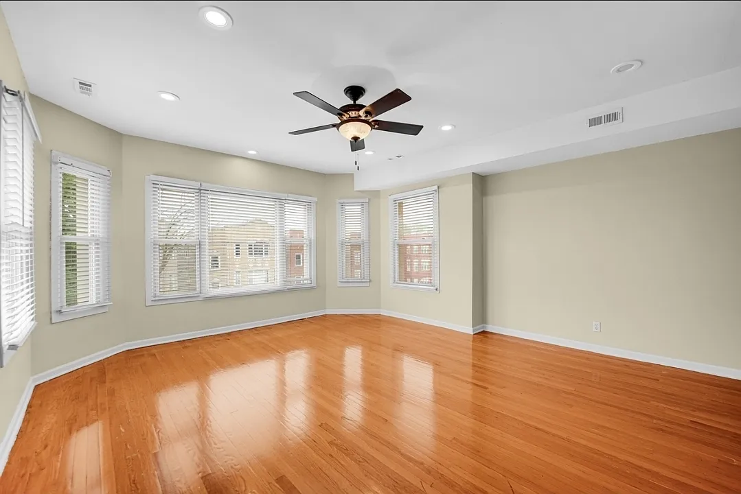 3 bed, 1324 sqft, $1,850 — Photo 4