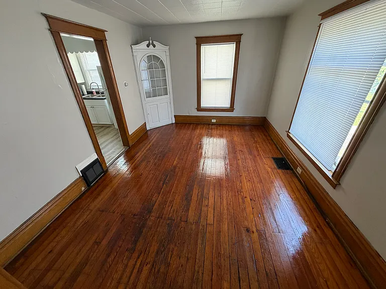 416 Bellevue Pl — Photo 6