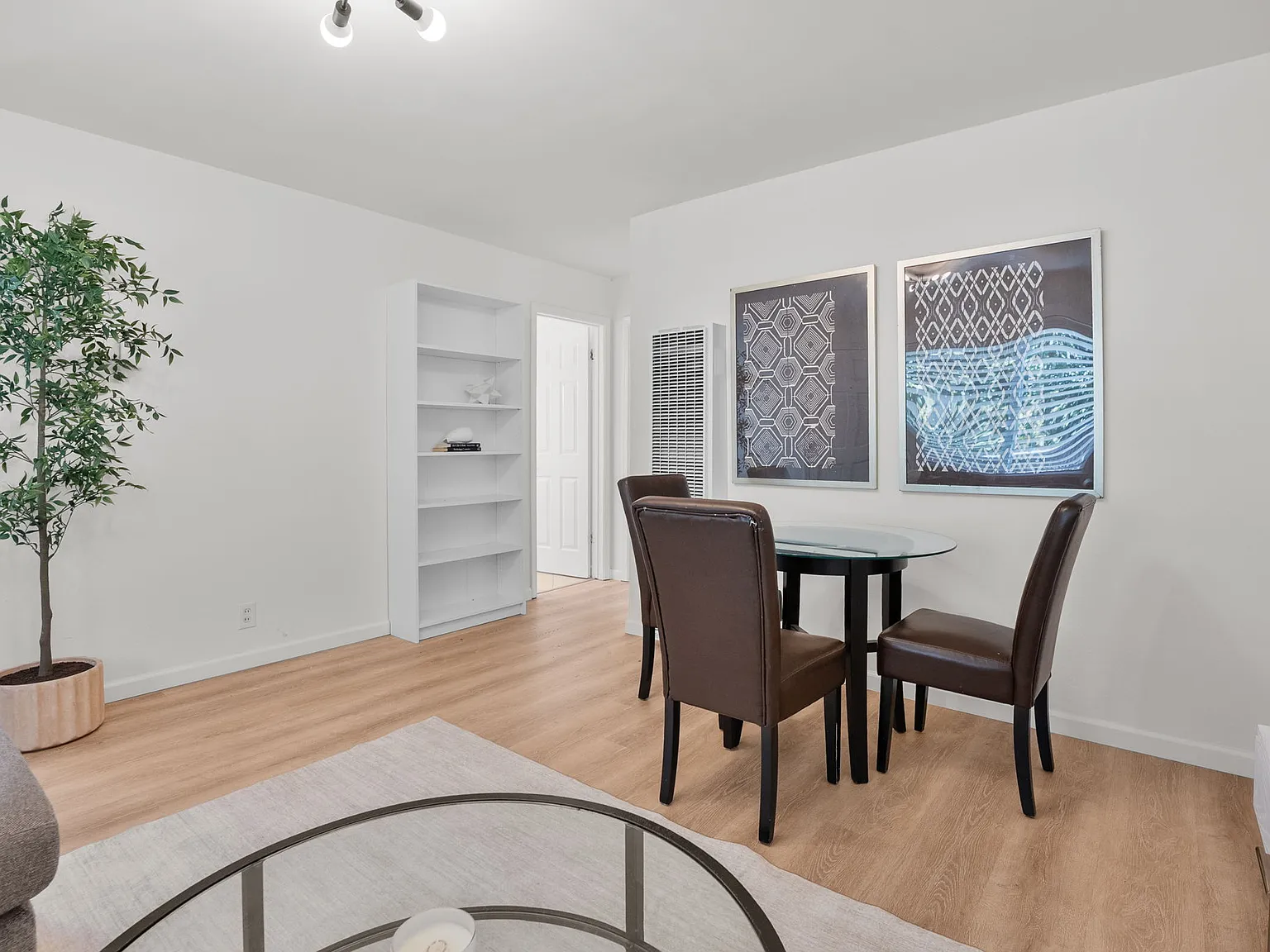 3 bed, 1000 sqft, $4,800 — Photo 4