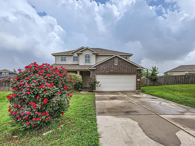 131 Lavaca Loop — Photo 2