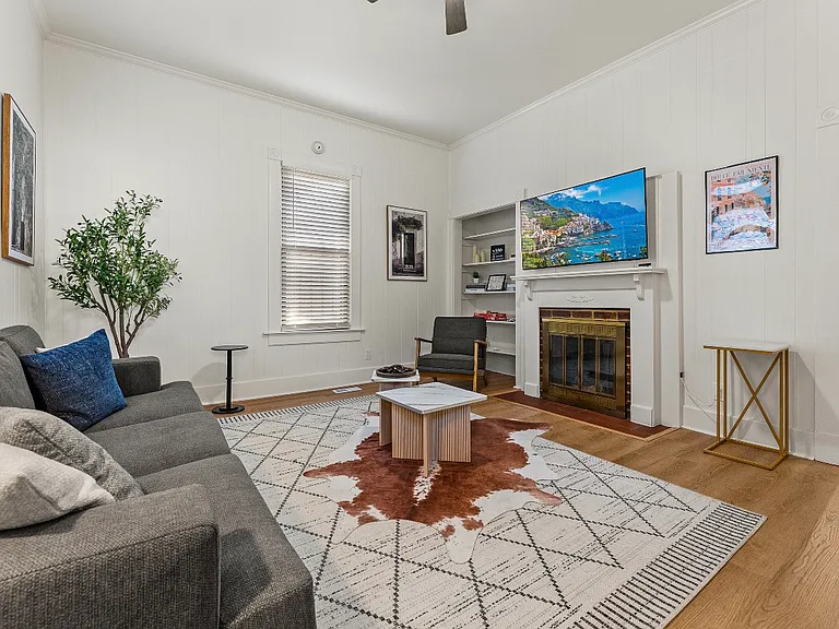 2042 Elzey Ave — Photo 1