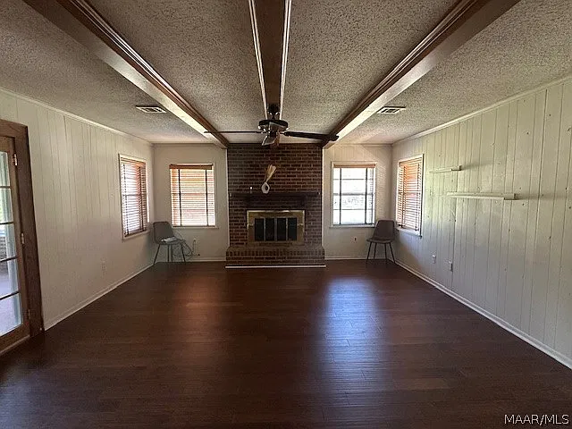4 bed, 2.0 bath, 1868 sqft, $1,995 — Photo 2