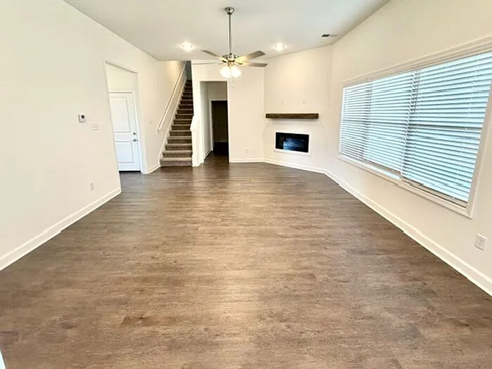 5 bed, 3.0 bath, 2217 sqft, $2,240 — Photo 2