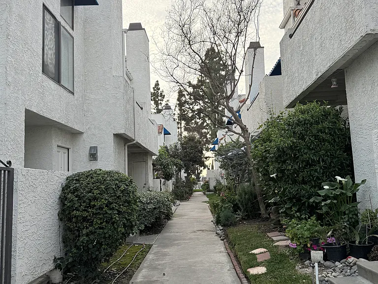 753 Park Shadow Ct — Photo 27