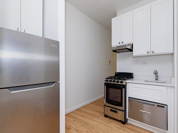 3rd image of 218 E 81st St #5FW
