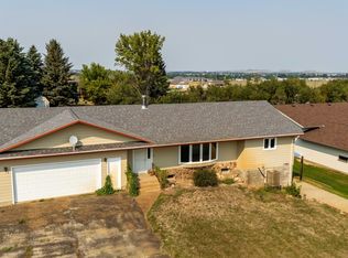 1352 14th St SW, Dickinson, ND 58601