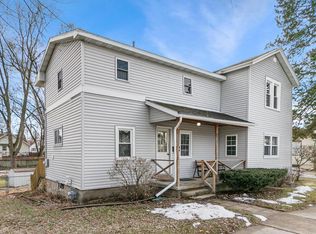 212 E Carroll St, Portage, WI 53901