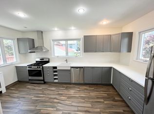 26005 Kensington Pl, Great Neck, NY 11020