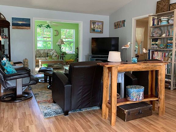 5th image of 529 SE Rosewood Cir