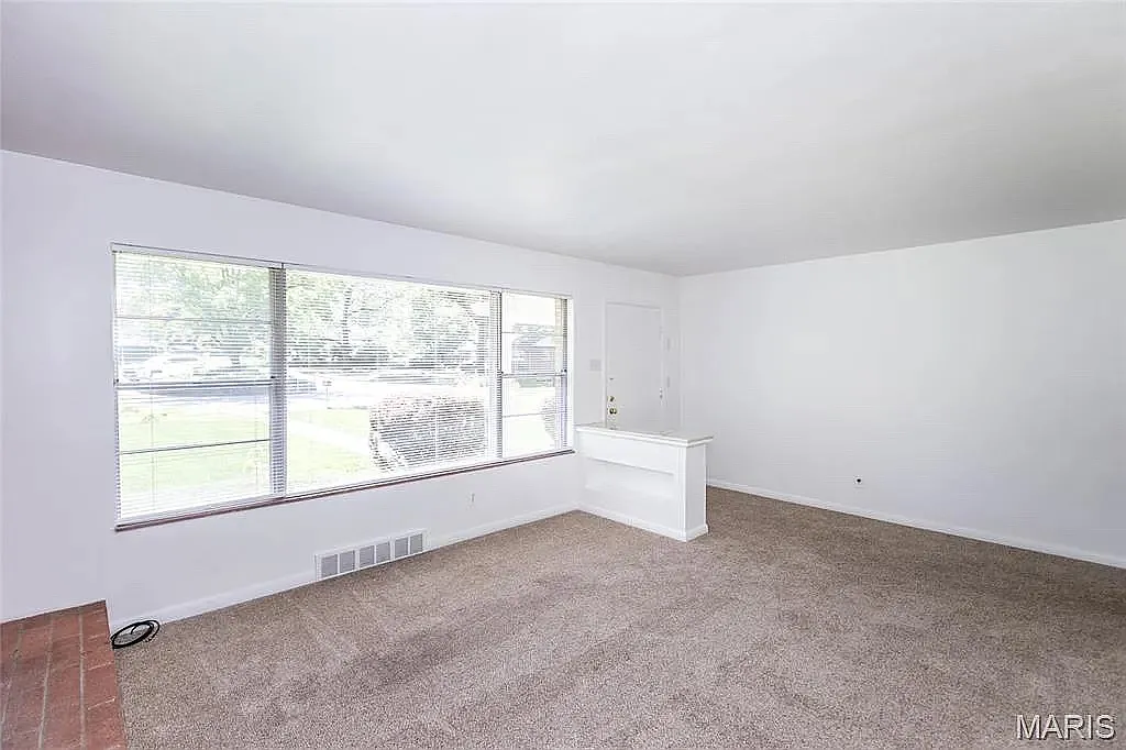 3 bed, 2036 sqft, $3,000 — Photo 3