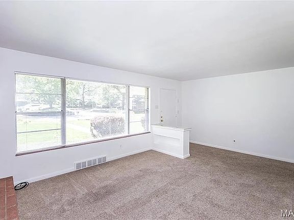 3rd image of 3 Creekside Ln