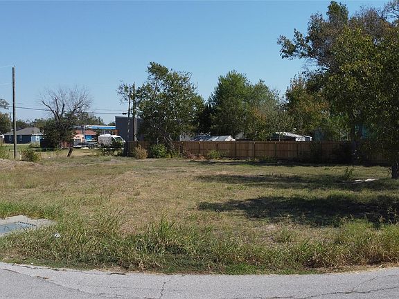 2nd image of 1018 W 1st St