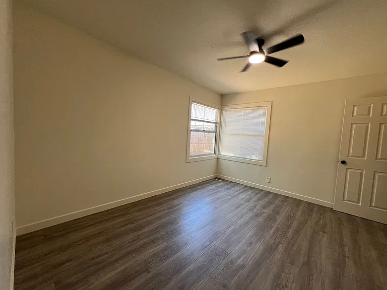 2504 Eastern Ave — Photo 9