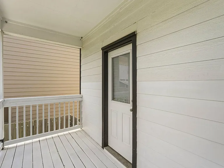 2218 Bringhurst St #B — Photo 25