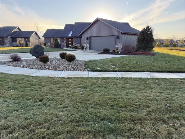 9008 Riverwood Dr, North Ridgeville, OH 44039