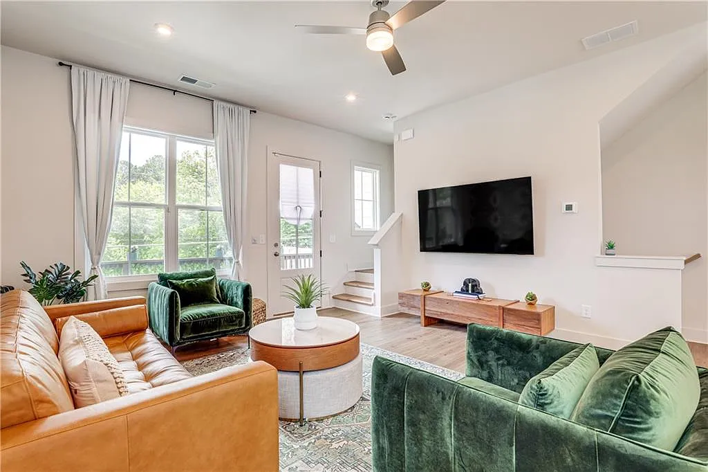 3 bed, 3.0 bath, 1500 sqft, $3,000 — Photo 4