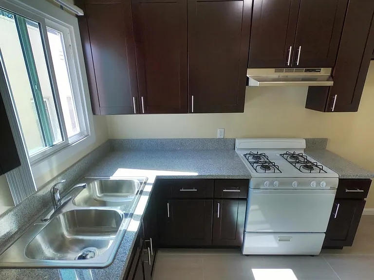140 Carr Dr #7 — Photo 5