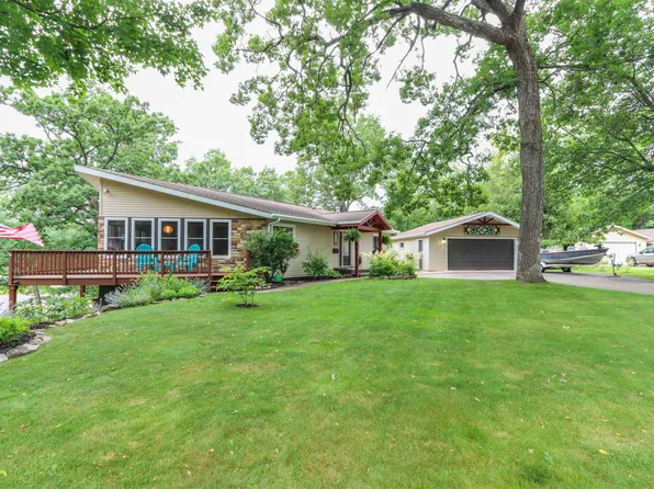 918 S Main St, Waupaca, WI 54981
