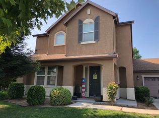 646 E Cambridge Dr, Reedley, CA 93654