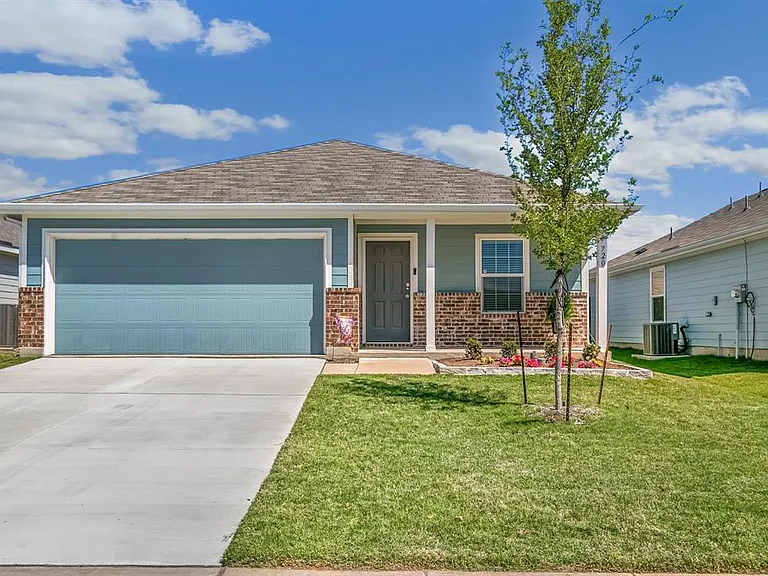 720 Autumnwood Way — Photo 1
