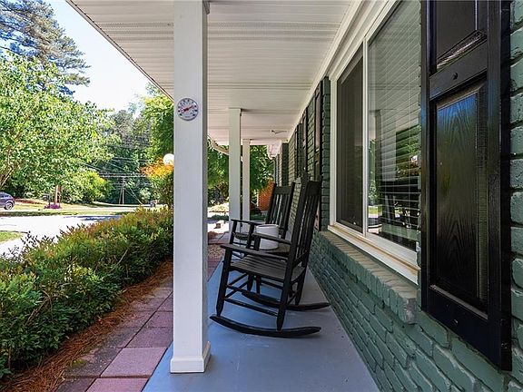 5th image of 2558 Woodacres Rd