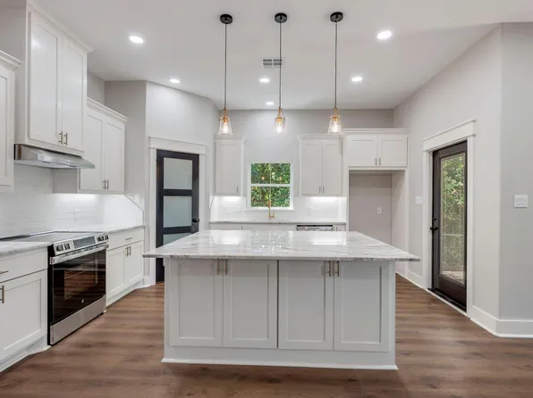 312 E Morehead St, Franklin, TX 77856