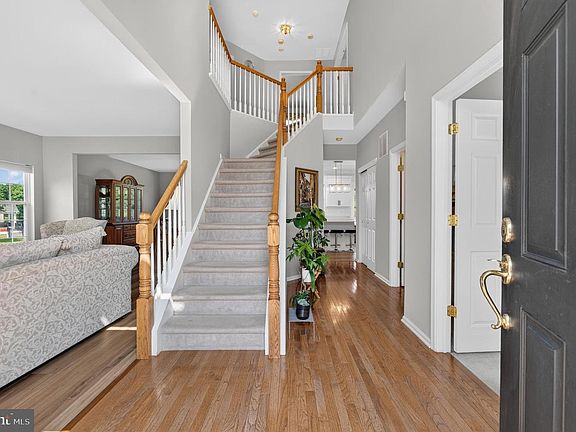4th image of 705 Elaine Dr