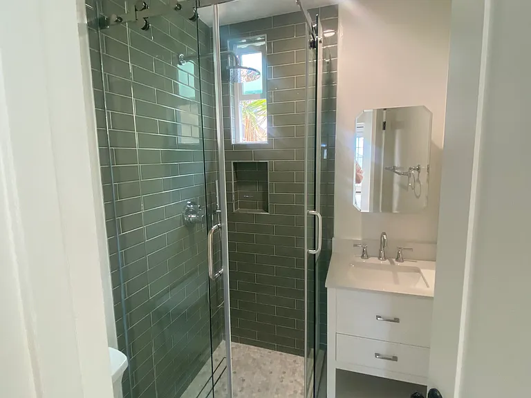 2410 Palm Dr #B — Photo 13