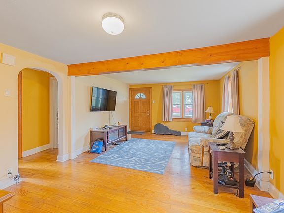 4th image of 370 Catalpa Ave
